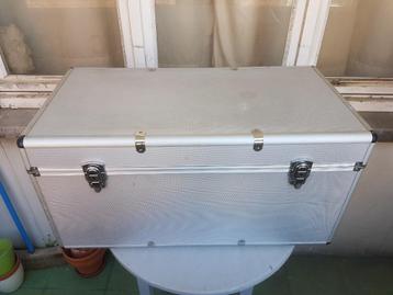 Malle Flight case 73 x 38,2 x 36,2 cm beschikbaar voor biedingen