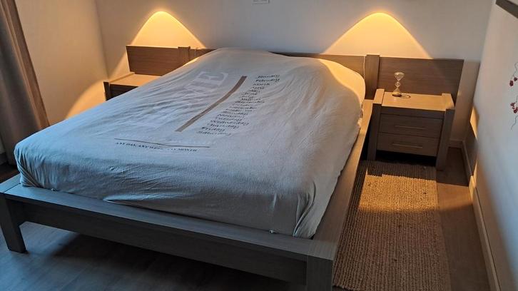 Slaapkamer, Huis en Inrichting, Slaapkamer | Bedden, Zo goed als nieuw, Tweepersoons, 160 cm, 200 cm, Hout, Bruin, Ophalen