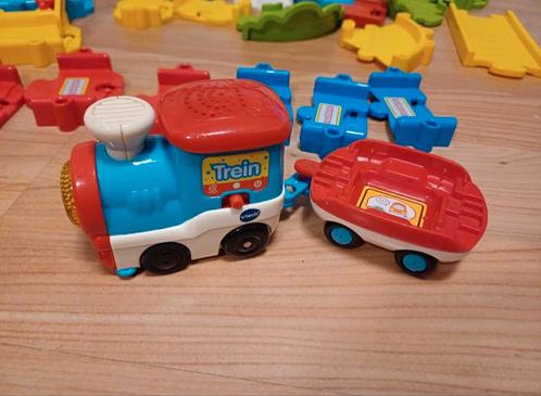 Toet toet autos trein inclusief sporen en extra wegdelen set, Enfants & Bébés, Jouets | Vtech, Comme neuf, Enlèvement ou Envoi