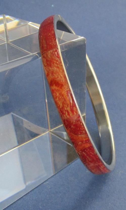 KA01:Koraal uit de jaren eind’70-Staal-8mm-binnenmaat 6,7cm, Handtassen en Accessoires, Armbanden, Nieuw, Staal, Rood, Verzenden