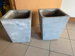 2 grote stenen bloembakken 33X33X43cm hoog vr slechts 35euro, Ophalen of Verzenden, Zo goed als nieuw