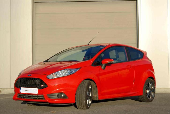 Fiesta 1.6 ST – 2015 -- 170.000 km – rood – lichte vracht, Auto's, Ford, Particulier, Fiësta, ABS, Airbags, Airconditioning, Bluetooth