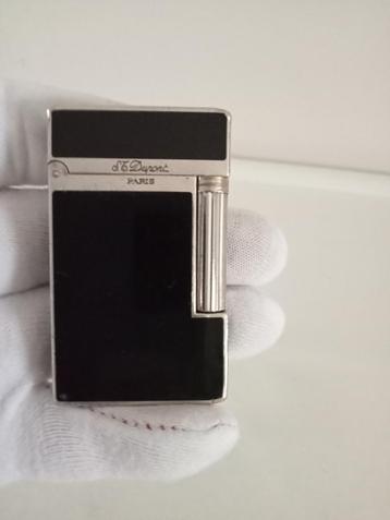 Briquet noir laqué chinois Dupont L2 à double flamme disponible aux enchères