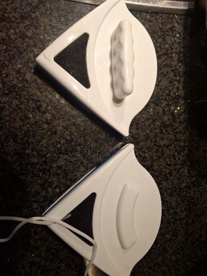 Toestel om ramen ineens binnen en buiten te kuisen. Nooit ge, Diversen, Overige Diversen, Ophalen