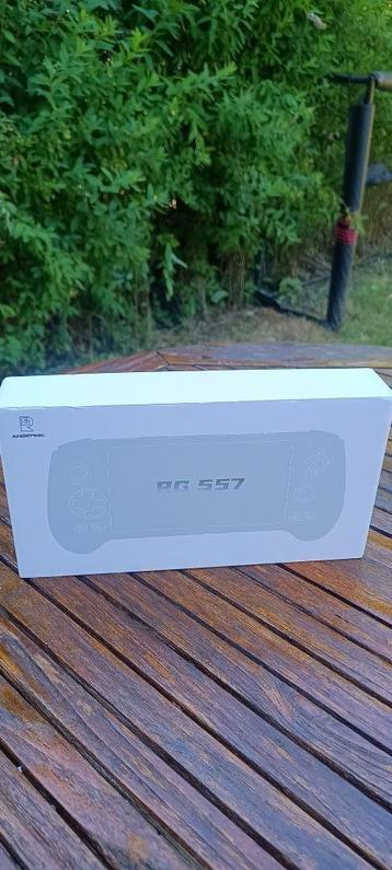 Anbernic RG557 wit + hoesje + schermbeschermer beschikbaar voor biedingen