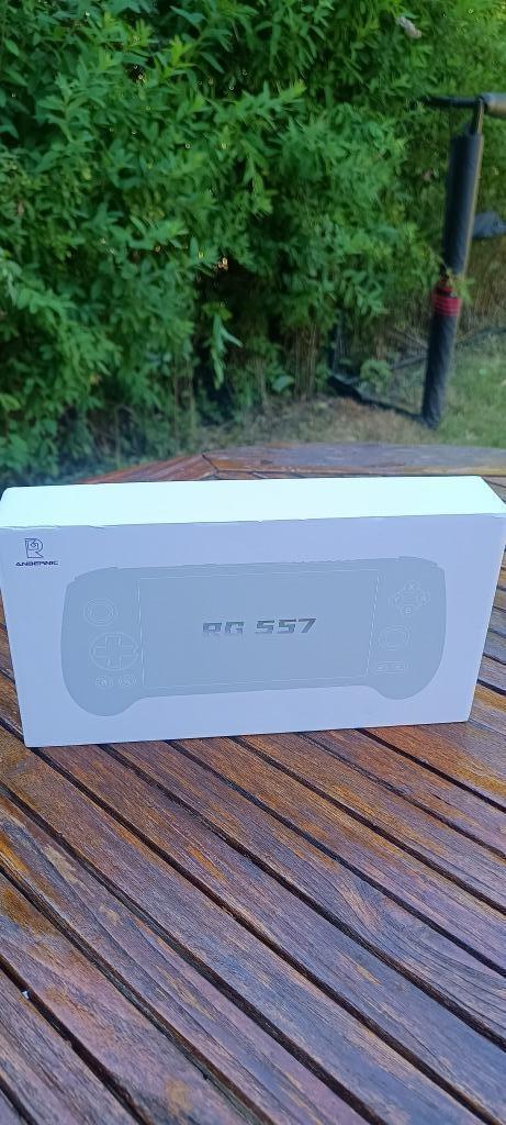 Anbernic RG557 wit + hoesje + schermbeschermer, Games en Spelcomputers, Spelcomputers | Overige, Zo goed als nieuw, Verzenden