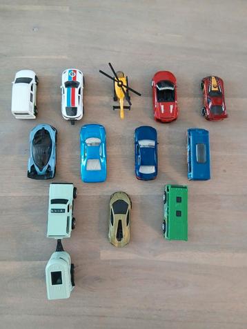 12 kleine voertuigen in goede staat. beschikbaar voor biedingen