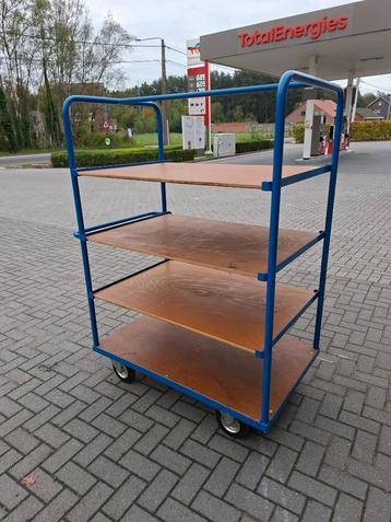 magazijn kar 1,25 m op 80 cm 1,80 m hoog  beschikbaar voor biedingen