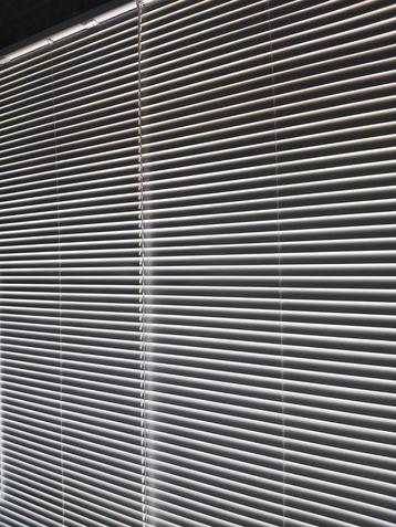 witte alluminium jaloezie B 160cm L 250cm beschikbaar voor biedingen