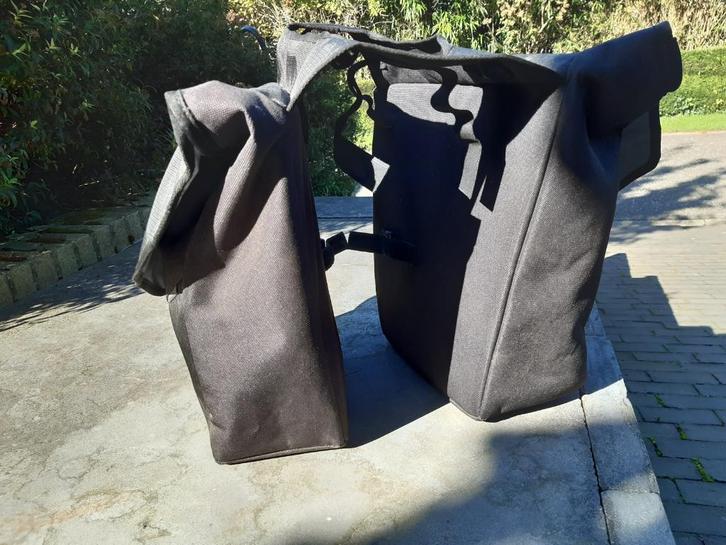 Mooie handige fietstas met zichtbaarheidsstippen, Fietsen en Brommers, Fietsaccessoires | Fietstassen, Zo goed als nieuw, Ophalen