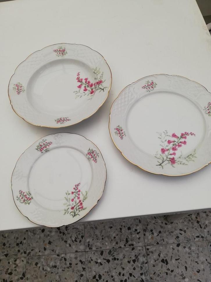 Porseleinen eetservies 40 delig, Huis en Inrichting, Keuken | Servies, Zo goed als nieuw, Bord(en), Ophalen