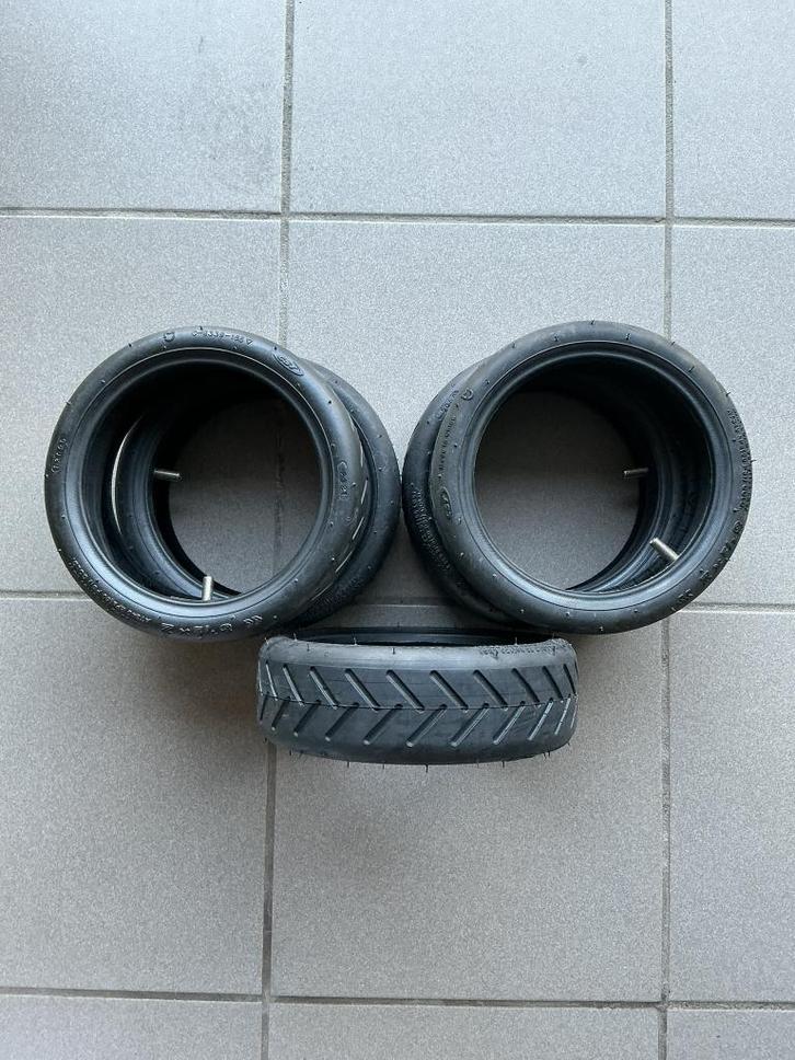 5x pneus neufs + 4x chambres à air neufs trottinette Xiaomi, Vélos & Vélomoteurs, Trottinettes, Neuf, Enlèvement