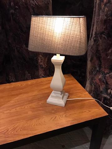 Mooie moderne grote tafellamp / nachtlamp . Goede staat !! disponible aux enchères