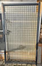 2 zwarte poorten met sleutel en ophangbouten., Tuin en Terras, Ophalen, Minder dan 100 cm, Zo goed als nieuw, Draaipoort