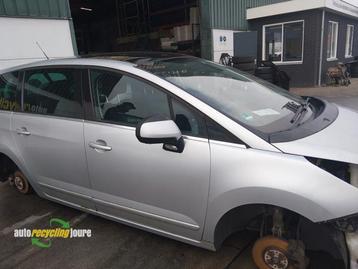 Portier 4Deurs rechts-voor van een Peugeot 5008 (EZRC) beschikbaar voor biedingen