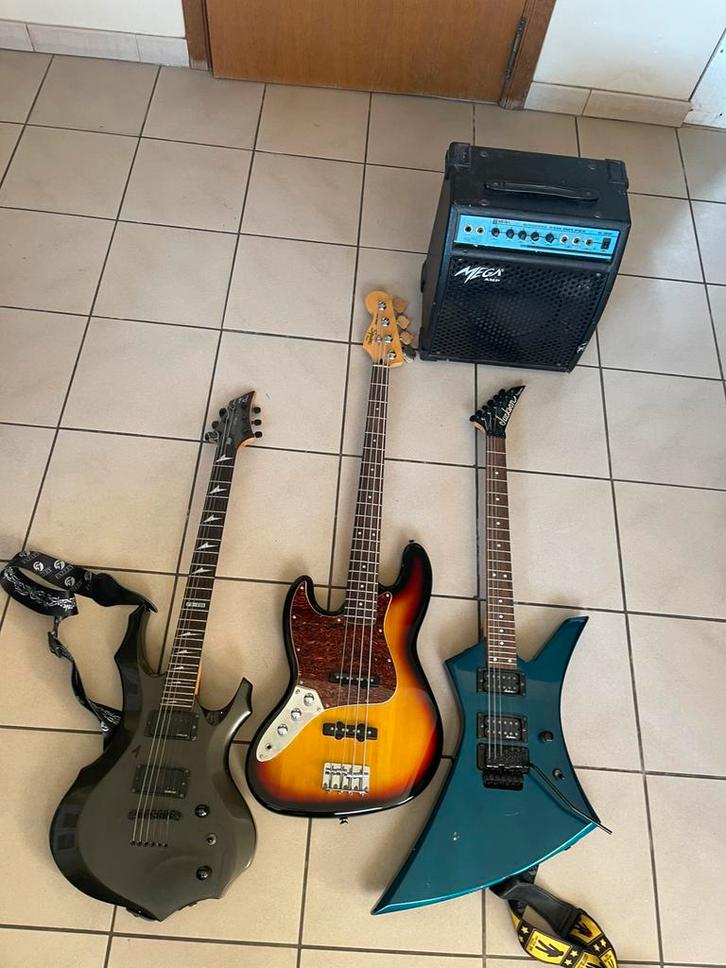 Gitaren zoldervondst, Muziek en Instrumenten, Snaarinstrumenten | Gitaren | Bas, Gebruikt, Elektrisch, Ophalen