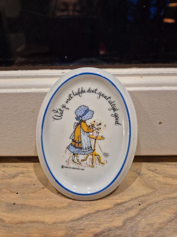 Holly Hobbie tegeltje porselein vintage 1970 - verzamelitem, Antiek en Kunst, Curiosa en Brocante, Ophalen of Verzenden
