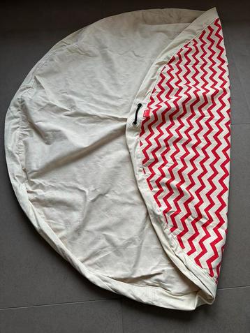 Speelgoedmat + opberger beschikbaar voor biedingen