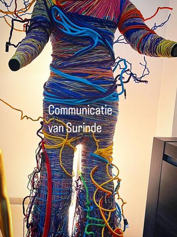 Communicatie. Kunstwerk eindejaarsstudent Surinde. beschikbaar voor biedingen