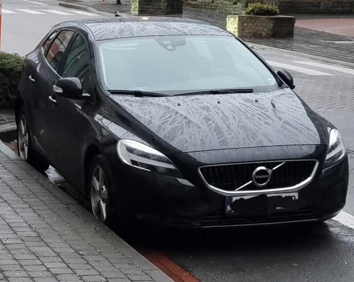 Volvo v40 D2 - Diesel, Autos, Volvo, Particulier, V40, ABS, Régulateur de distance, Airbags, Air conditionné, Android Auto, Bluetooth