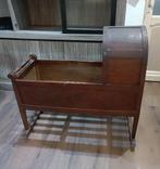 Antiek kinderbedje wieg, Antiek en Kunst, Antiek | Meubels | Bedden, Ophalen