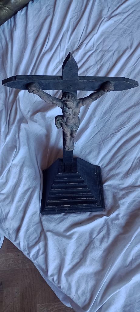 Kruisbeeld steen en hout 28x54x17, Antiek en Kunst, Antiek | Religieuze voorwerpen, Ophalen of Verzenden