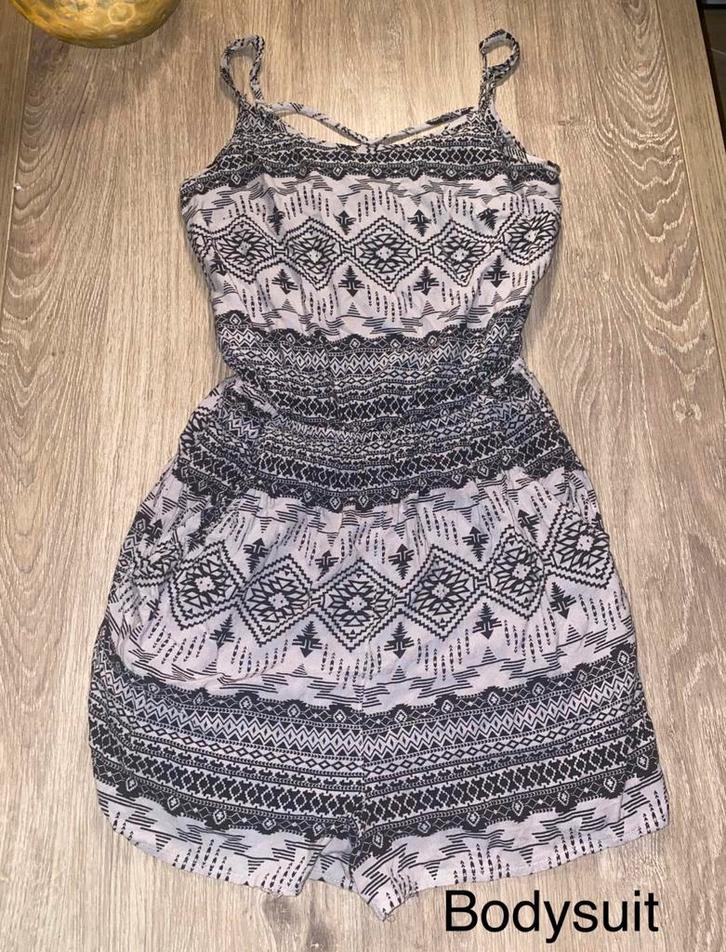 Playsuit - zwart/wit met patroon - maat 32, Kleding | Dames, Jumpsuits, Zo goed als nieuw, Maat 34 (XS) of kleiner, Zwart, Ophalen of Verzenden