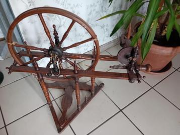 très ancien rouet beschikbaar voor biedingen
