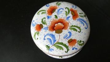 Bobonnier porselein. beschikbaar voor biedingen