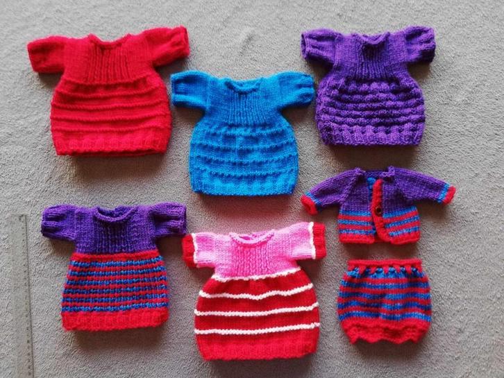 Poppenkleertjes en bijpassende mutsen, solden!, Hobby en Vrije tijd, Breien en Haken, Nieuw, Breien, Naald, Ophalen of Verzenden