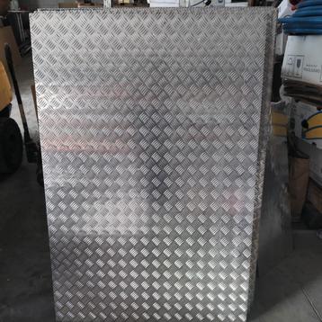 Plaque d'aluminium striées Aludan beschikbaar voor biedingen