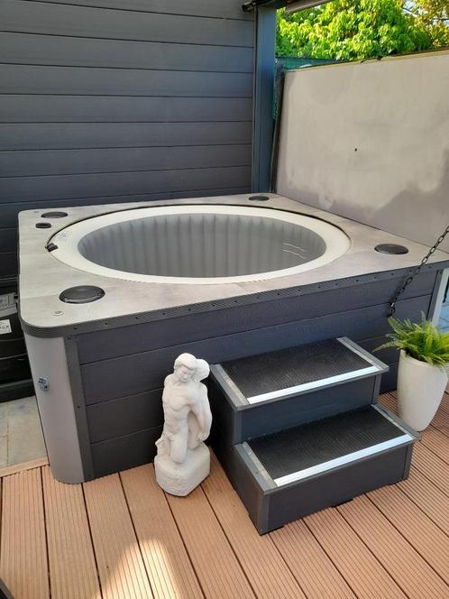 Intex jacuzzi greywood 4 persomet omkasting etc.. als nieuw, Tuin en Terras, Bubbelbaden en Hottubs, Zo goed als nieuw, Opblaasbaar