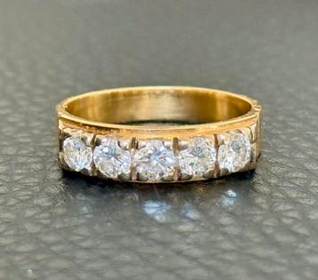 18 karaat gouden ring met 5 natuurlijke VS1 diamanten!, Handtassen en Accessoires, Ringen, 18 tot 19, Geel, Ophalen of Verzenden