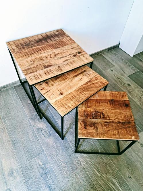 Lot de 3 tables d’appoint Kyan – style industriel – bois & m, Huis en Inrichting, Tafels | Bijzettafels, Zo goed als nieuw, Vierkant