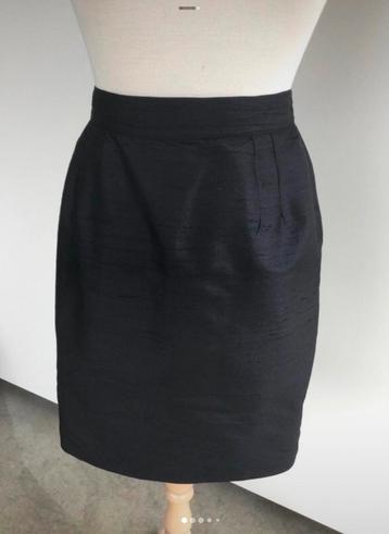 Jupe noire (de soirée) 100 % soie, Taille 38/40 (M), Enlèvement ou Envoi, Au-dessus du genou, Comme neuf