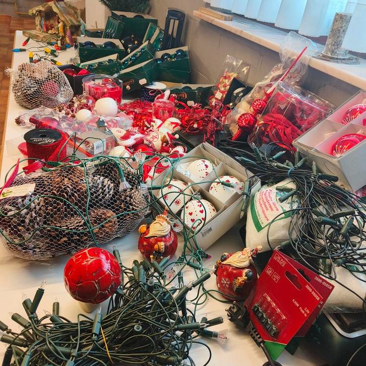 Groot lot kerstversiering : kerstballen en verlichting, Diversen, Kerst, Zo goed als nieuw, Ophalen