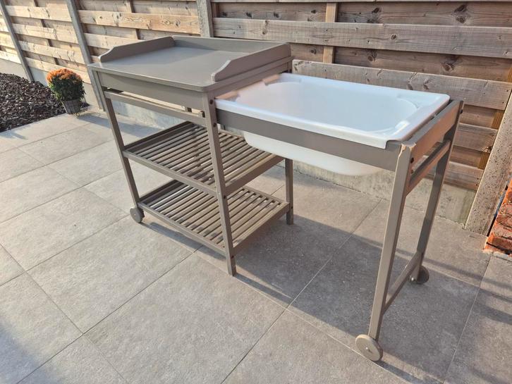 Verzorgingstafel inclusief badje, Huis en Inrichting, Kasten | Schoenenrekken, Ophalen