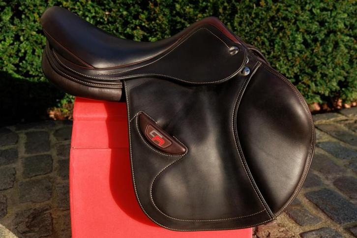 Te koop: CA springzadel - SL- panel - 17 inch - boommaat 33, Animaux & Accessoires, Chevaux & Poneys | Selles, Comme neuf, Obstacle