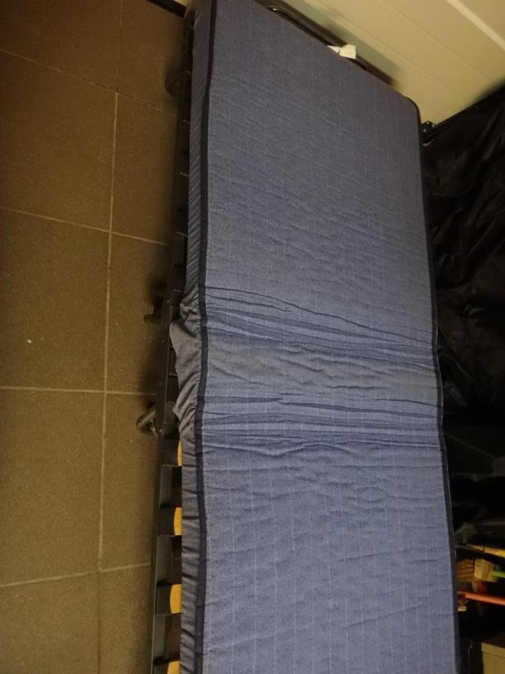 Opvouwbed, matras, nachtkastje, Huis en Inrichting, Slaapkamer | Matrassen en Bedbodems, Gebruikt, Matras, 90 cm, 200 cm, Tweepersoons