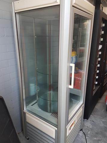 Vitrine gekoeld beschikbaar voor biedingen