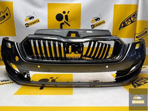 SKODA OCTAVIA 4 VOORBUMPER PDC KLS 5E3807221 BUMPER, Auto-onderdelen, Carrosserie, Bumper, Skoda, Voor, Gebruikt