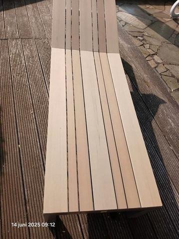 Zeer sterk tuin ligbed.
2 meter lang, 60  cm breed en 36 cm  beschikbaar voor biedingen