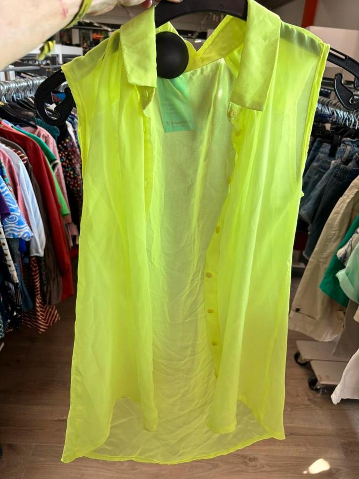 Gezocht mouwloos geel bloesje, maat L, Kleding | Heren, Carnavalskleding en Feestkleding, Zo goed als nieuw, Maat 52/54 (L), Ophalen