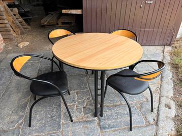 Table ronde avec 4 chaises, Maison & Meubles, Tables | Tables à manger, 100 à 150 cm, Quatre personnes, Rond, Autres essences de bois