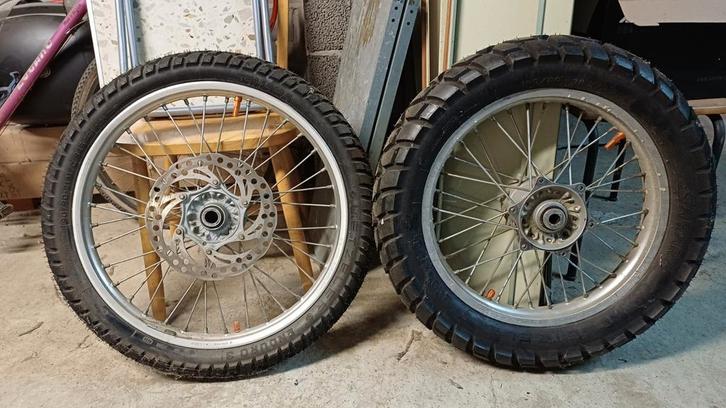 Nieuwe KTM-velgen + Enduro 3 Metzeler-band, Motoren, Onderdelen | Merk-onafhankelijk, Ophalen