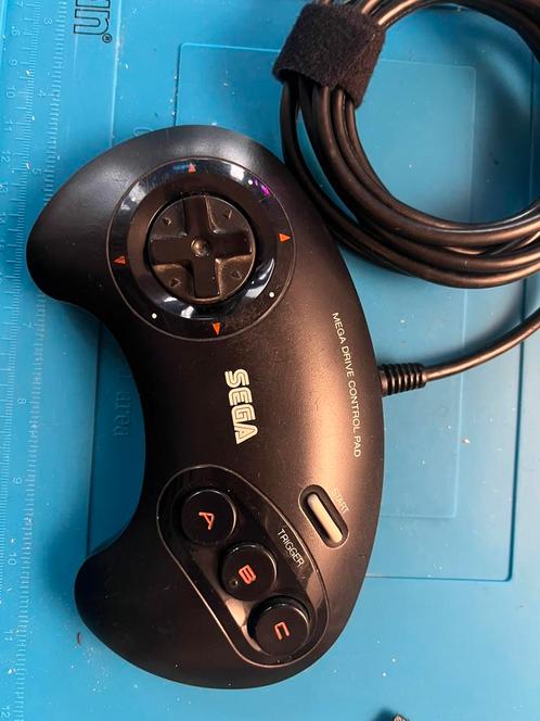 Sega Mega Drive controller, Games en Spelcomputers, Spelcomputers | Nintendo Consoles | Accessoires, Refurbished, Overige modellen