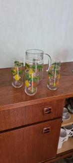 Glazen kan, zomers motief, incl. 6 passende glazen. vintage!, Gebruikt, Ophalen of Verzenden
