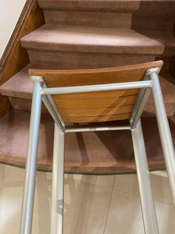 Twee barstoelen aluminium & hout beschikbaar voor biedingen
