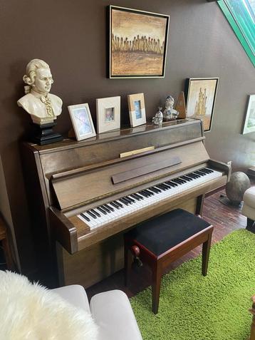 Piano droit Richter régulièrement accordé, Enlèvement, Comme neuf, Brun, Piano
