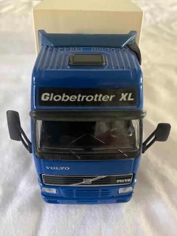 Tracteur/remorque VOLVO FH16 GlobetrotterXL Euro Compact 1:5, Enlèvement ou Envoi, Comme neuf, Bus ou Camion, Autres marques